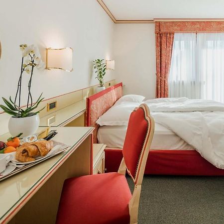 Hotel Capannina Cortina d'Ampezzo Buitenkant foto