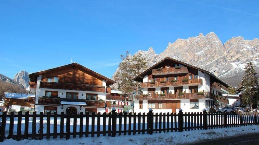 Hotel Capannina Cortina d'Ampezzo Buitenkant foto
