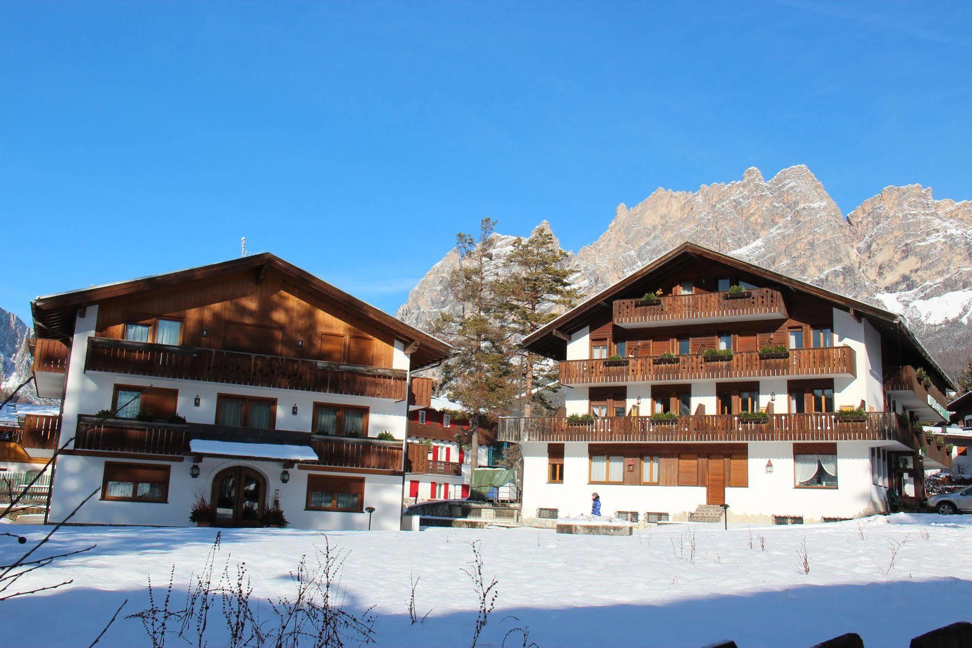 Hotel Capannina Cortina d'Ampezzo Buitenkant foto